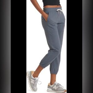 Vuori Women’s Miles Joggers Gray Pants size Medium athletic outdoors hiking